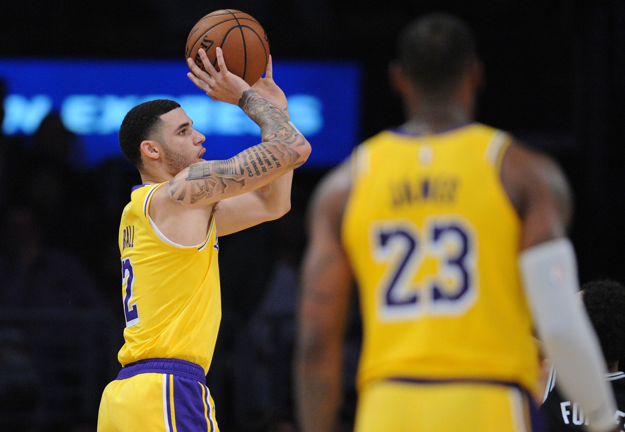 湖媒：勇士那样为了交易而交易不可取 湖人应在买断市场签下鲍尔